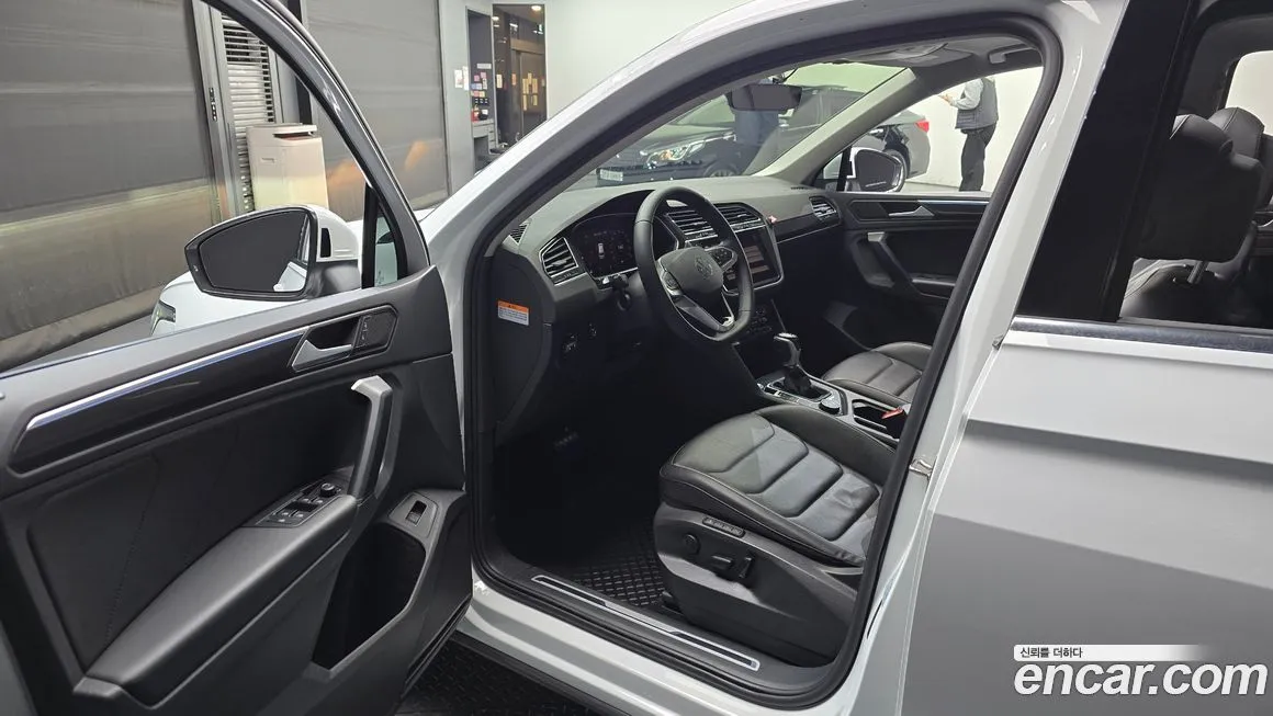 Volkswagen Tiguan — фото 8