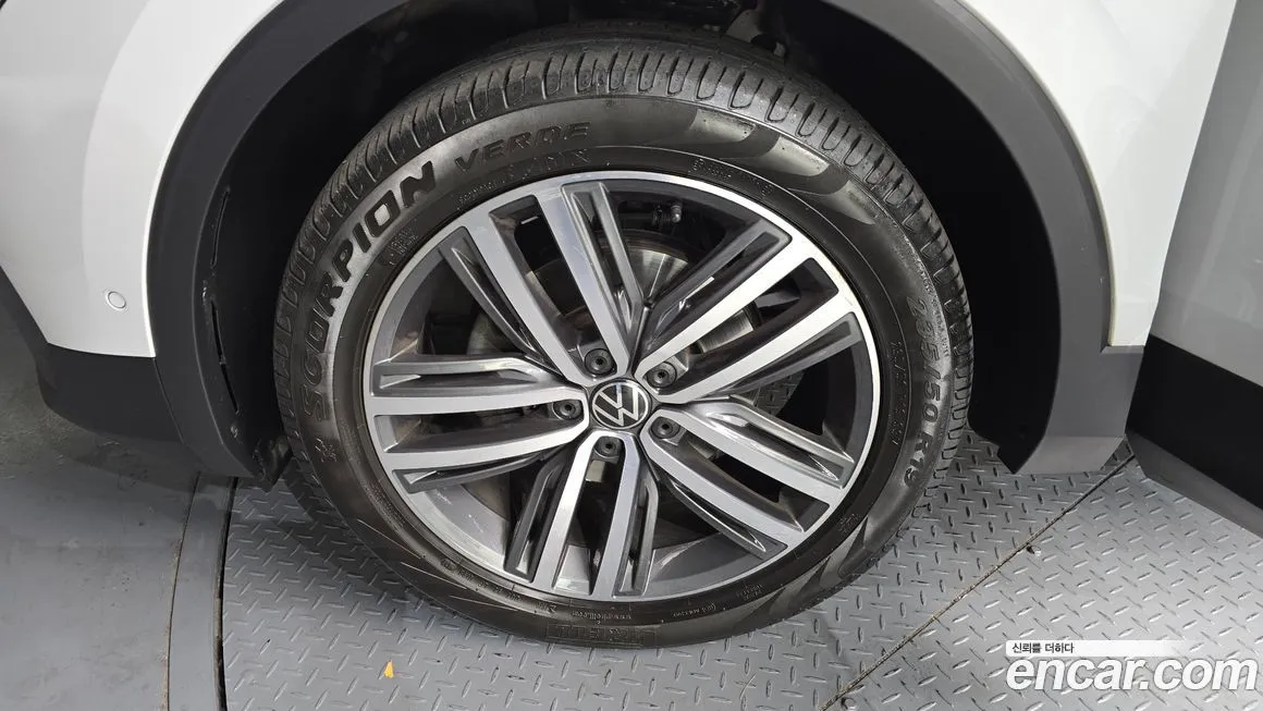 Volkswagen Tiguan — фото 6
