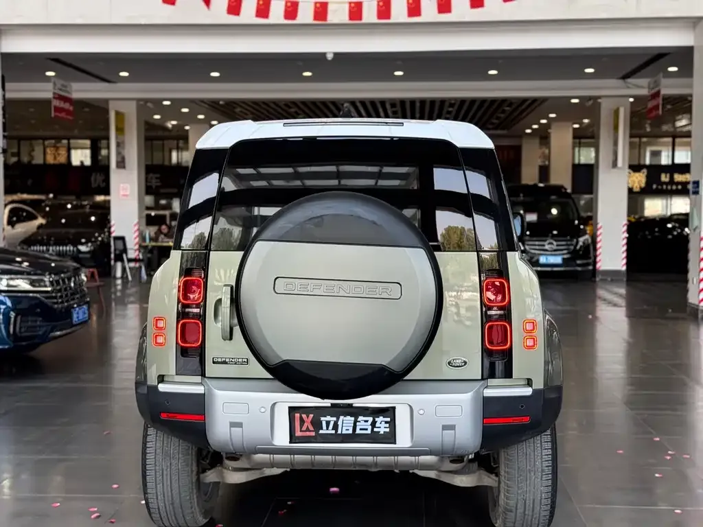 Land Rover Defender — фото 6