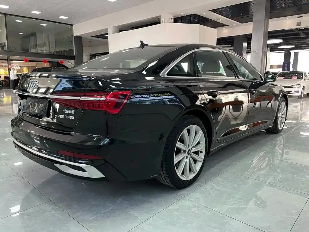 Audi A6L — фото 5