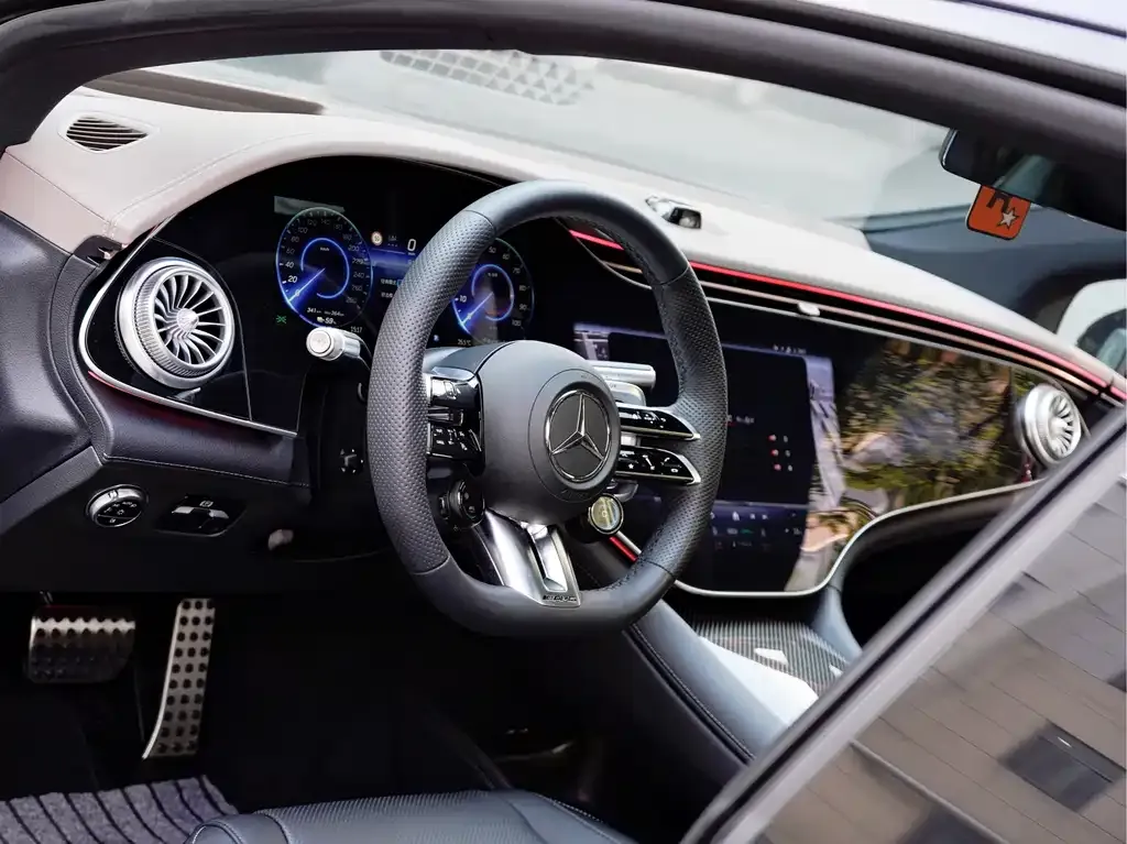 Mercedes-Benz EQS AMG — фото 4