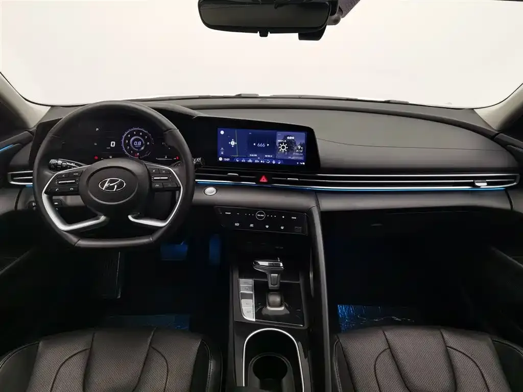 Hyundai Elantra — фото 5