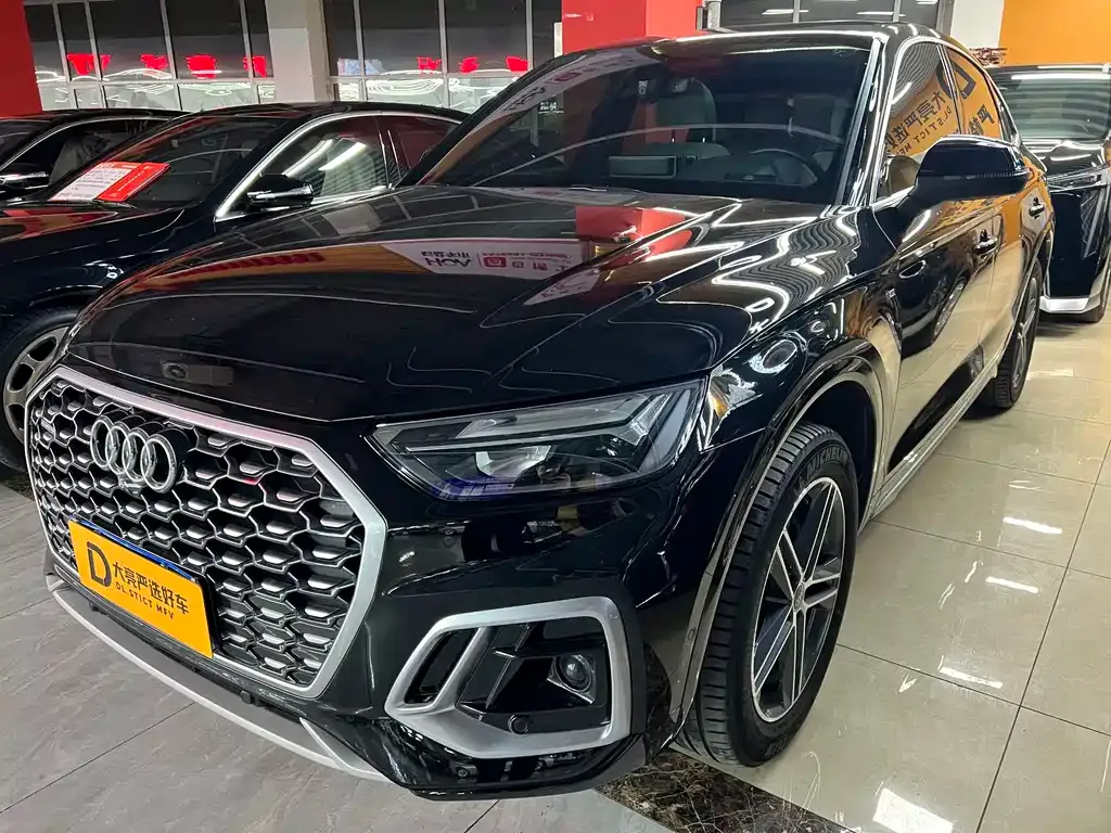 Audi Q5L Sportback — фото 1