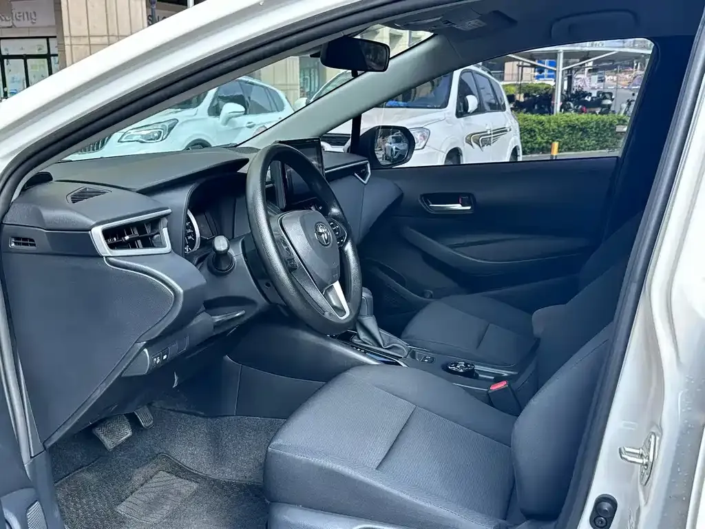 Toyota Corolla — фото 4