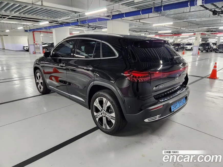 Mercedes-Benz EQA — фото 10