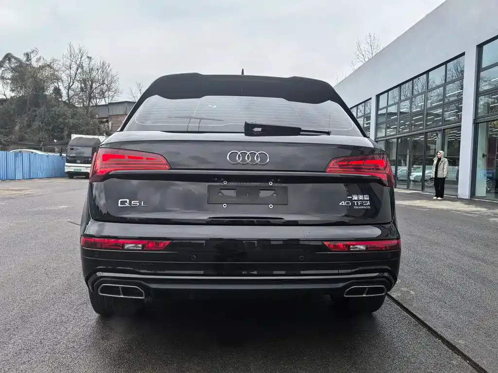 Audi Q5L — фото 10