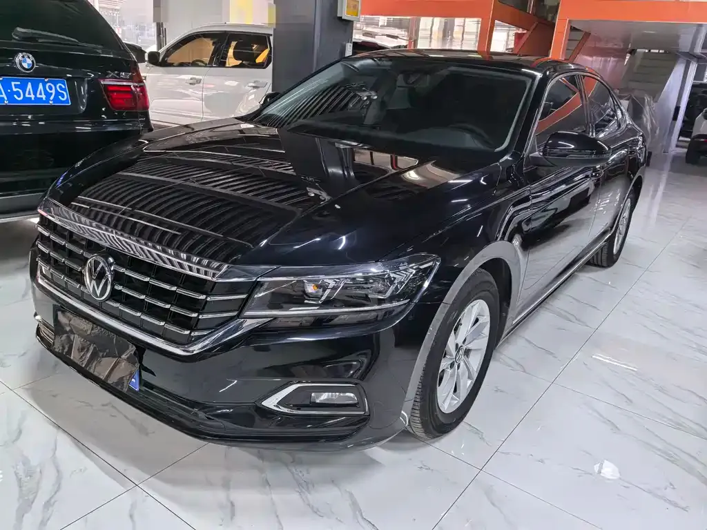 Volkswagen Passat — фото 1