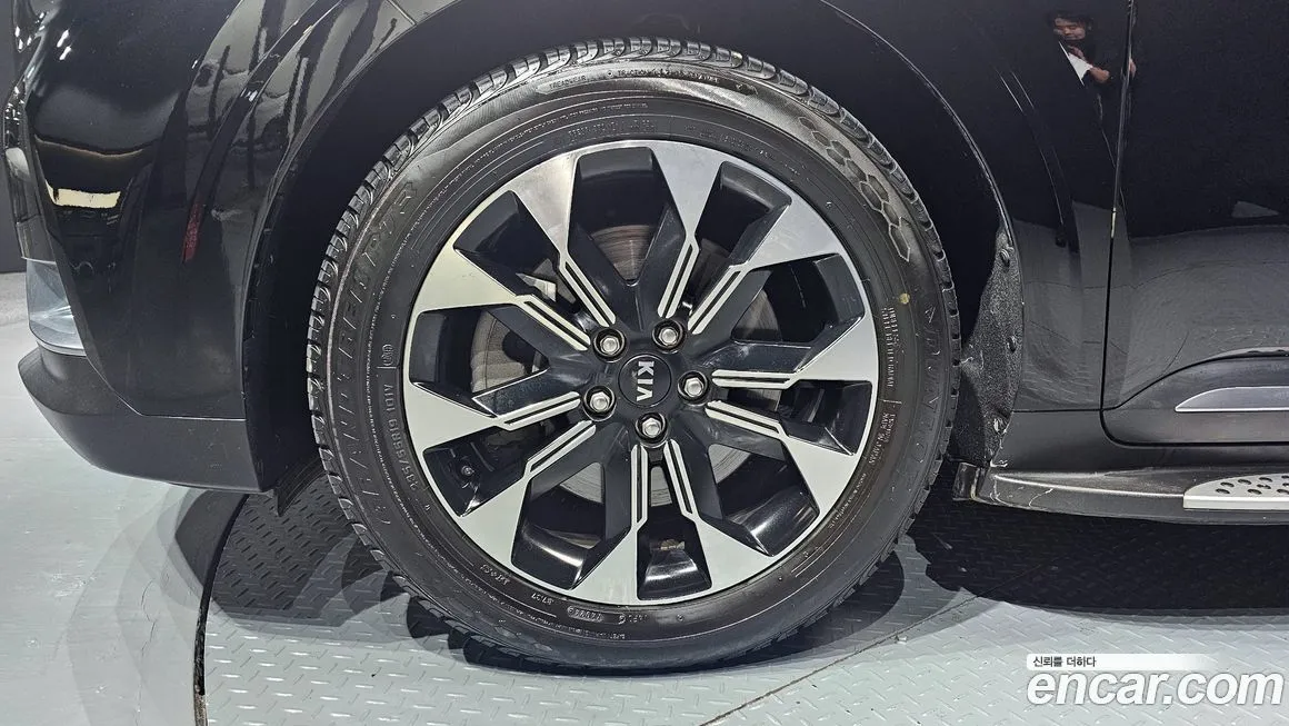 Kia Carnival — фото 10