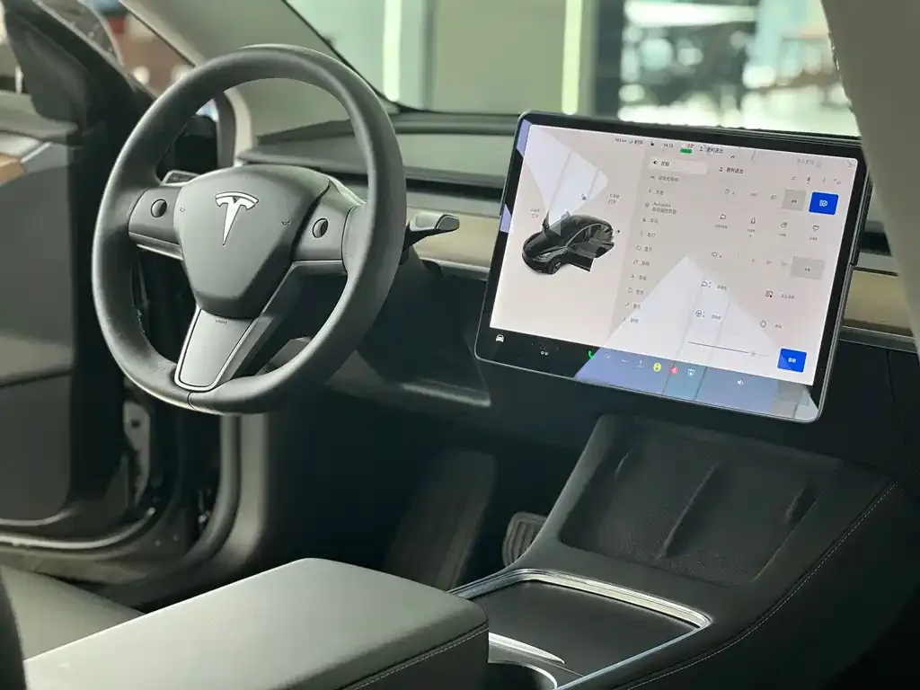 Tesla Model 3 — фото 10