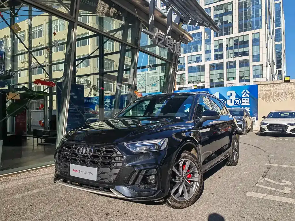 Audi Q5L — фото 1