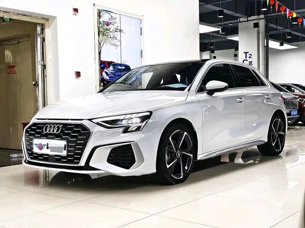 Audi A3 — фото 1
