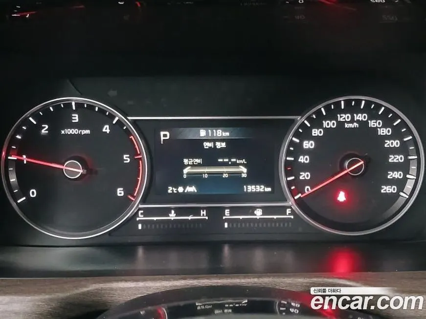 Kia Sorento — фото 9