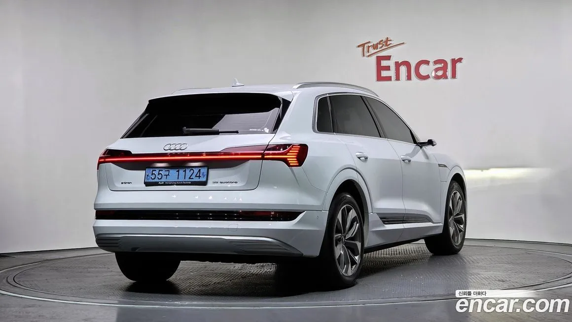 Audi e-tron — фото 6