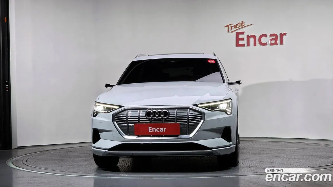 Audi e-tron — фото 5