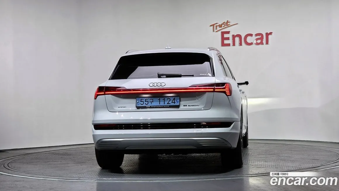 Audi e-tron — фото 10