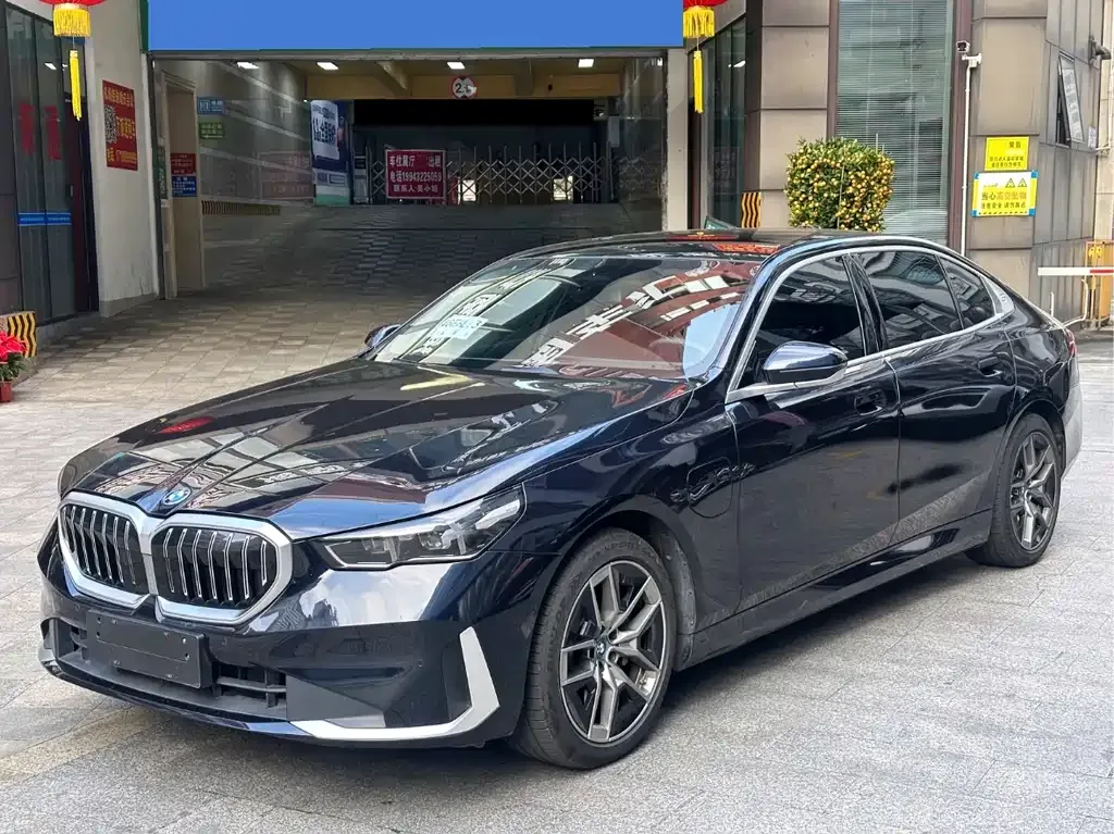 BMW i5 — фото 1