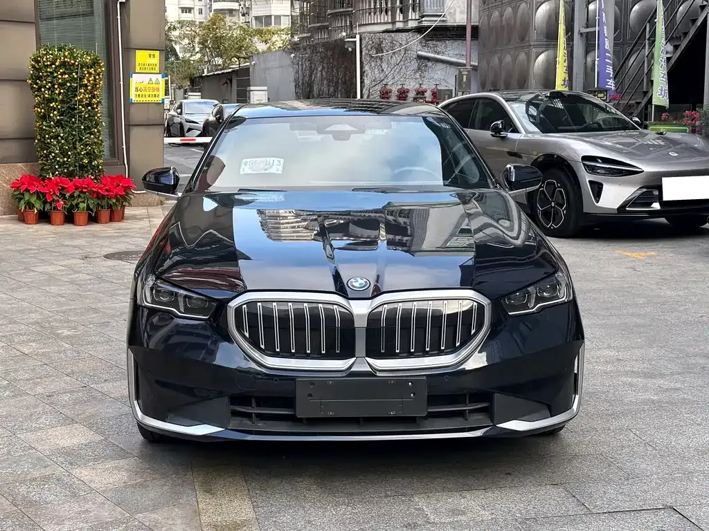 BMW i5 — фото 3