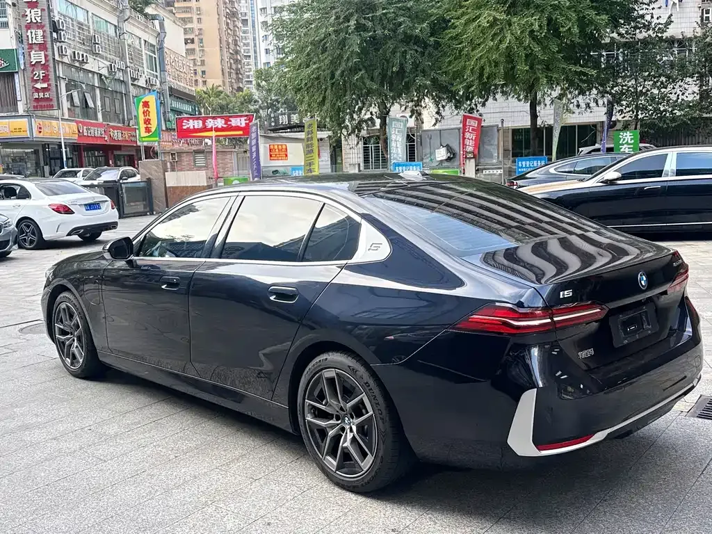 BMW i5 — фото 9