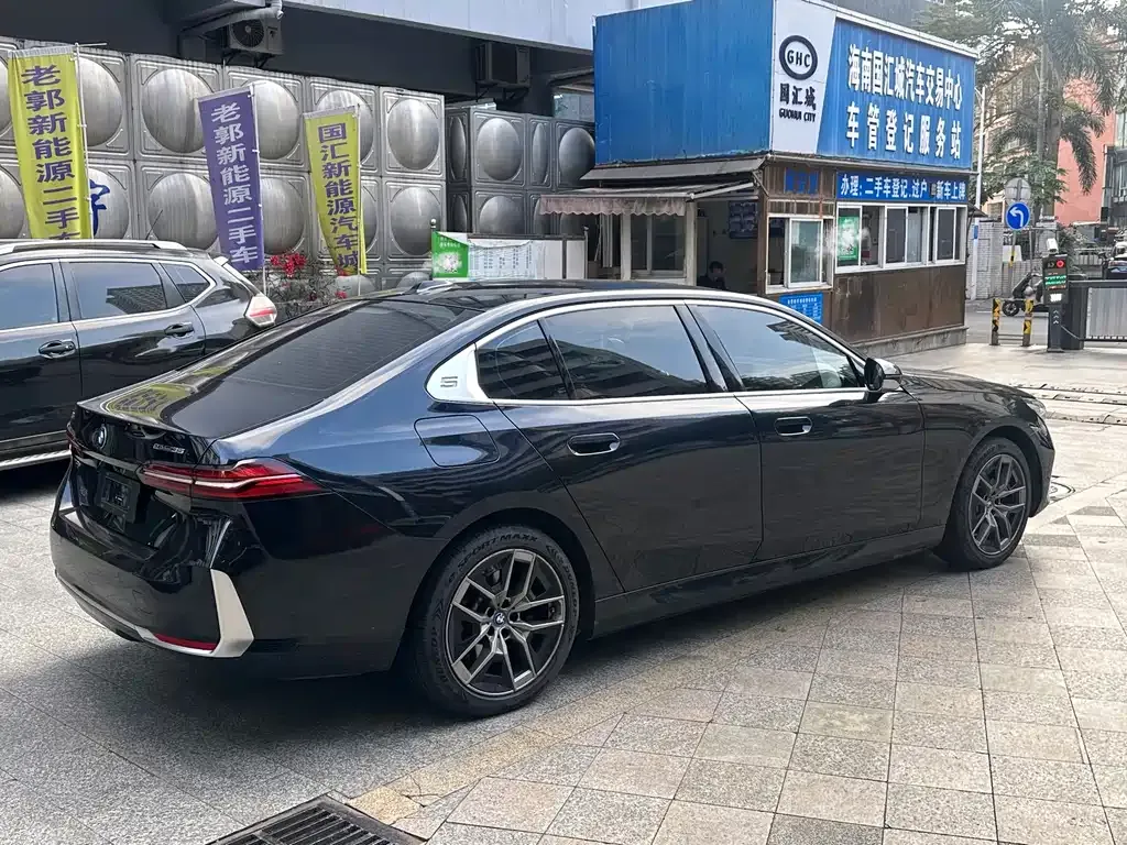 BMW i5 — фото 8