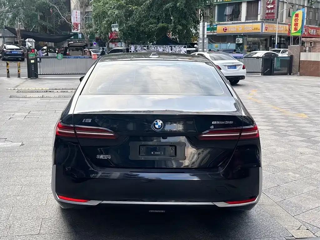 BMW i5 — фото 4