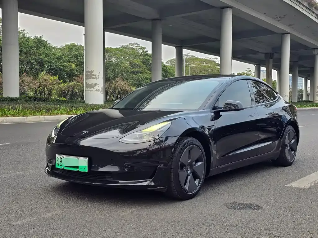 Tesla Model 3 — фото 1