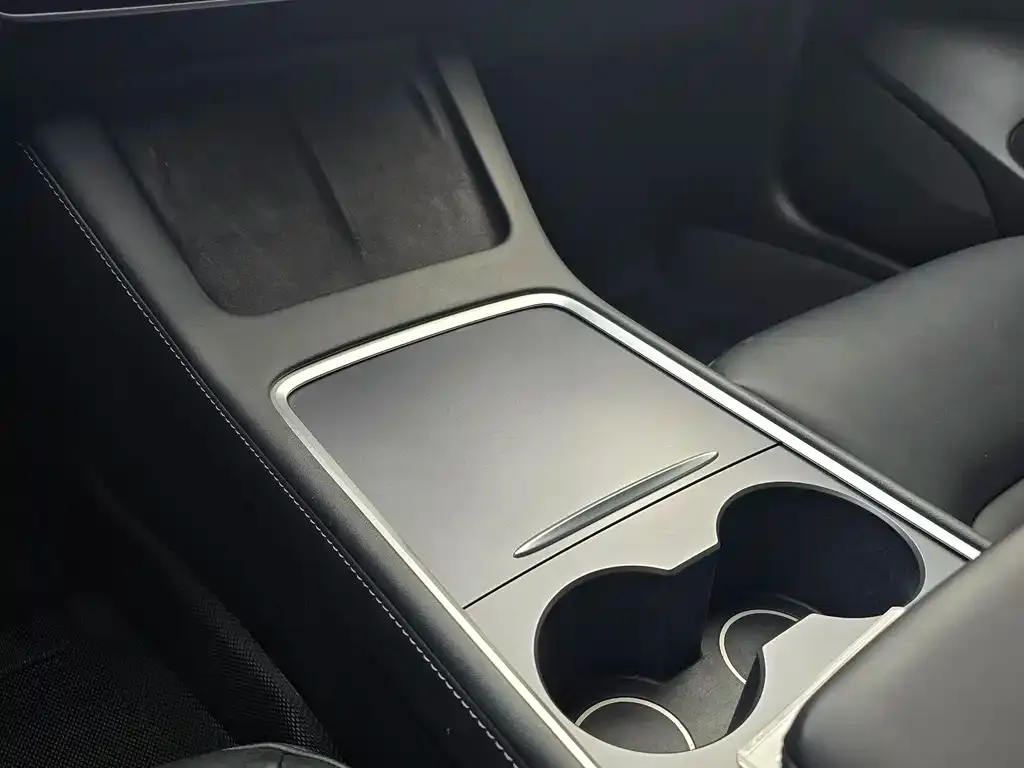 Tesla Model 3 — фото 4