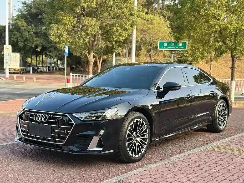 Audi A7L — фото 1