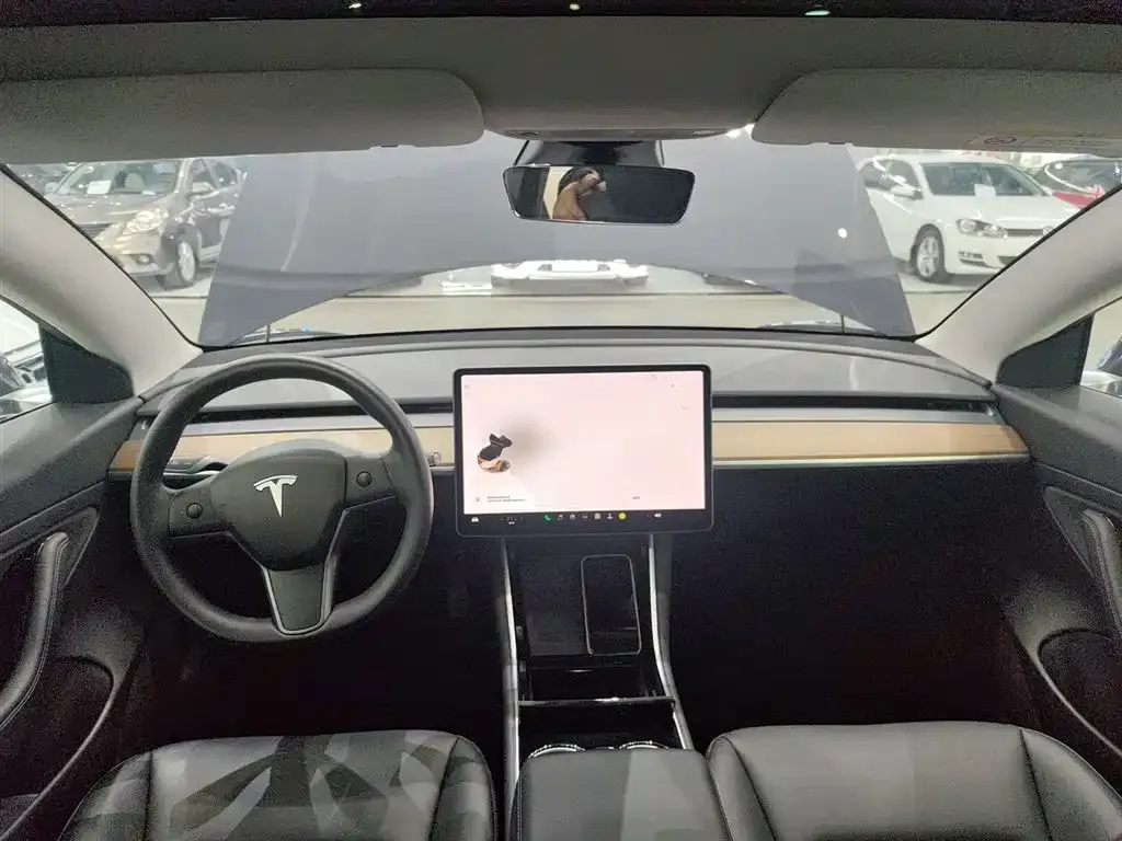 Tesla Model 3 — фото 4