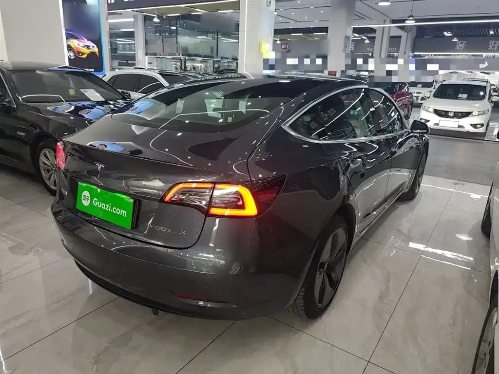 Tesla Model 3 — фото 5