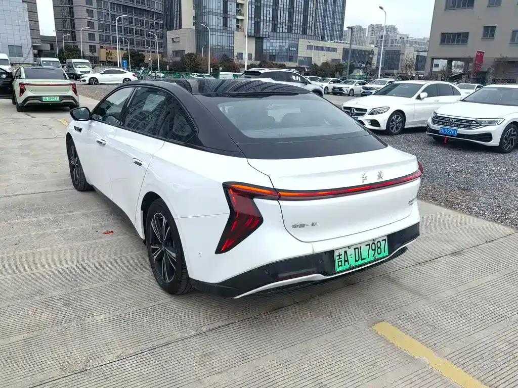 Hongqi EH7 — фото 9