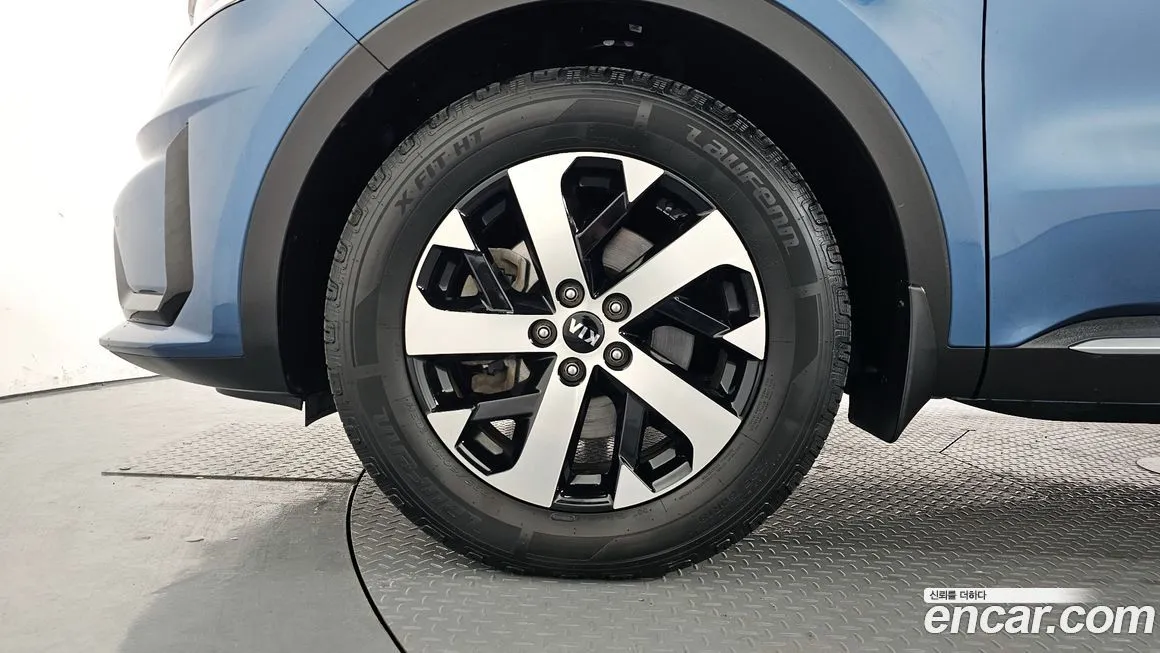 Kia Sorento — фото 9