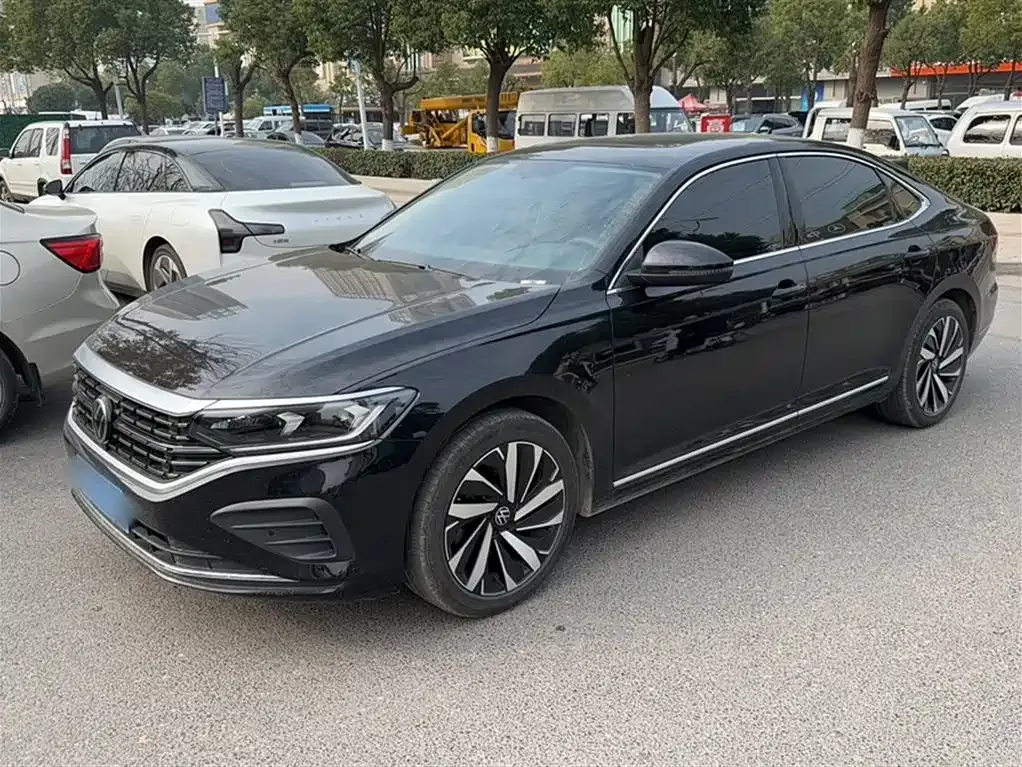 Volkswagen Passat — фото 1