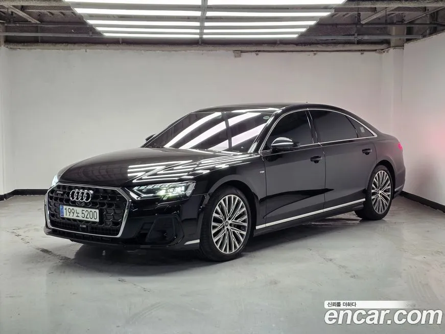 Audi A8 — фото 1