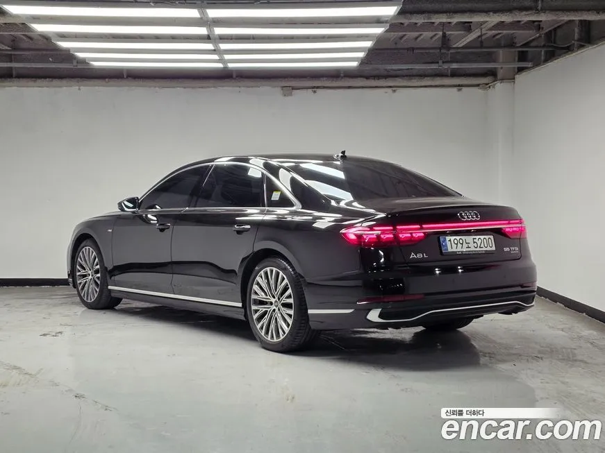 Audi A8 — фото 3