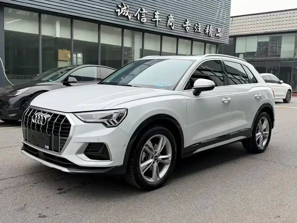 Audi Q3 — фото 1
