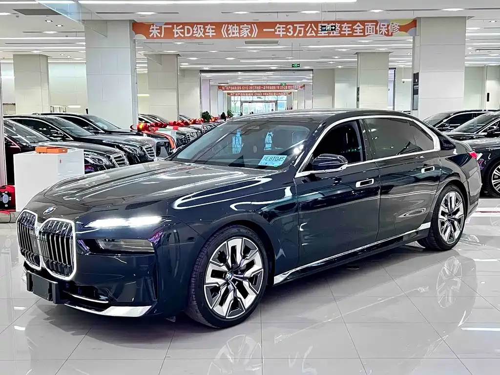 BMW 7 Series — фото 1