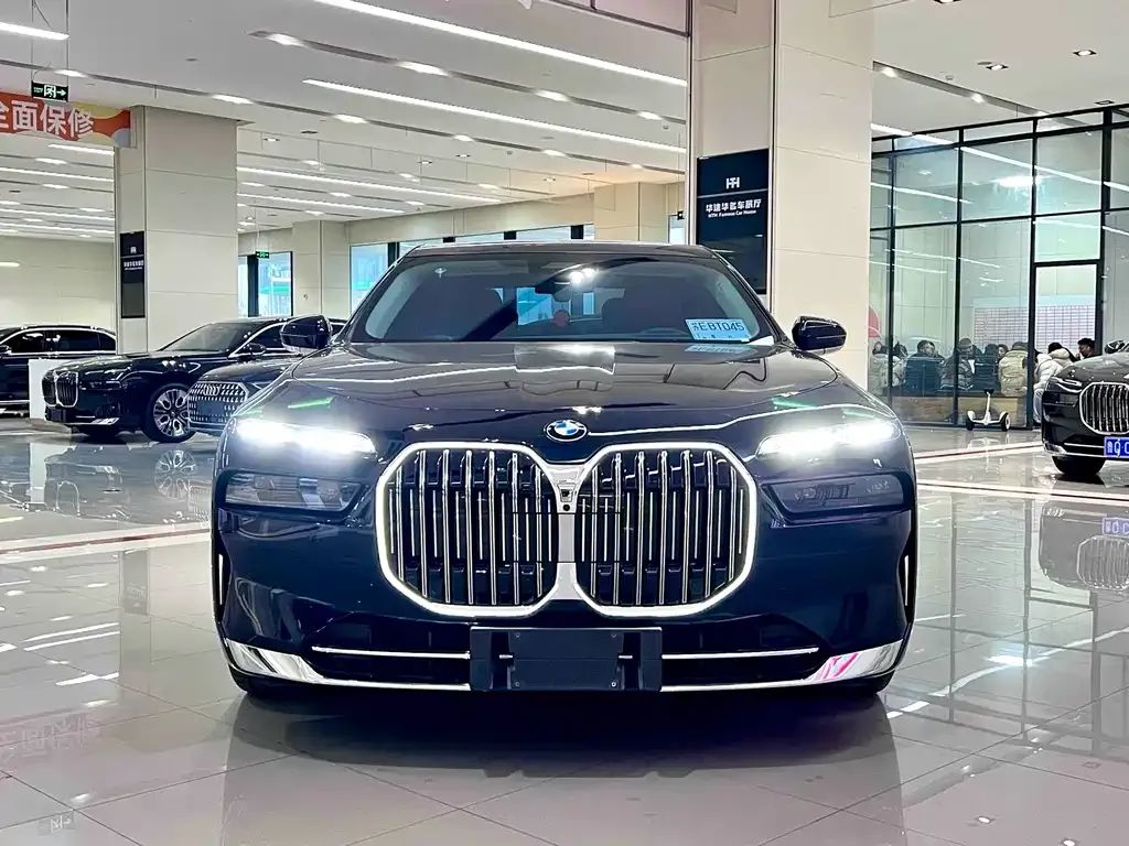 BMW 7 Series — фото 5