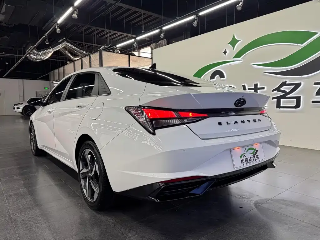Hyundai Elantra — фото 4