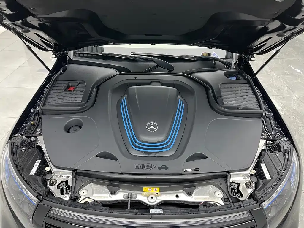 Mercedes-Benz EQC — фото 10