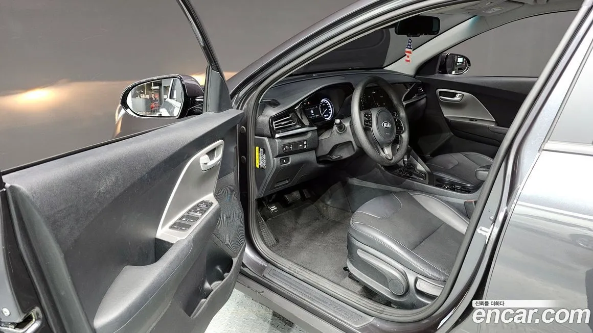 Kia Niro — фото 10