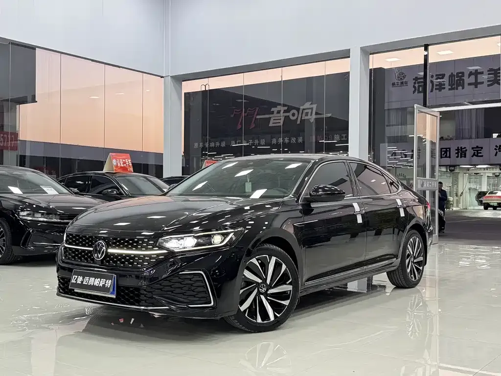 Volkswagen Passat — фото 1