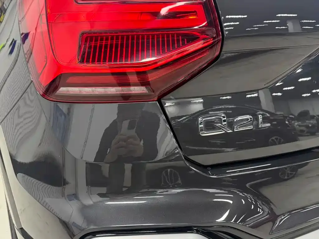 Audi Q2L — фото 2
