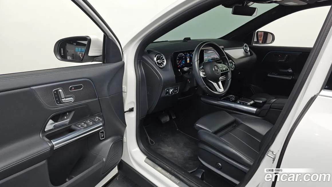 Mercedes-Benz GLA-Class — фото 6