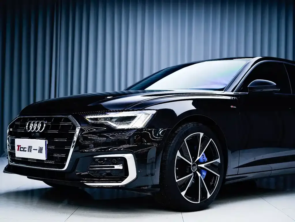 Audi A6L — фото 1