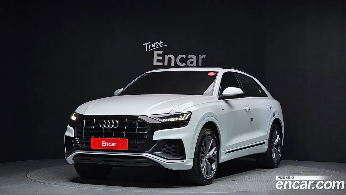 Audi Q8 — фото 1