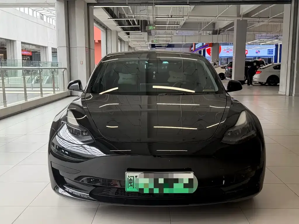 Tesla Model 3 — фото 9