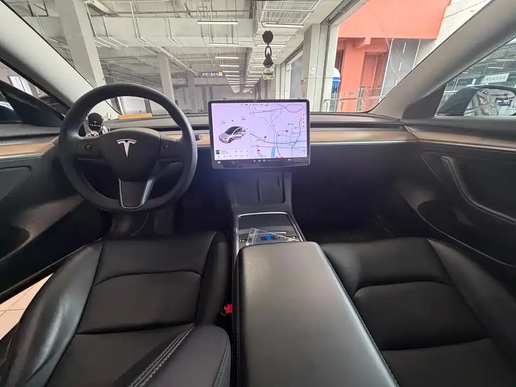 Tesla Model 3 — фото 7