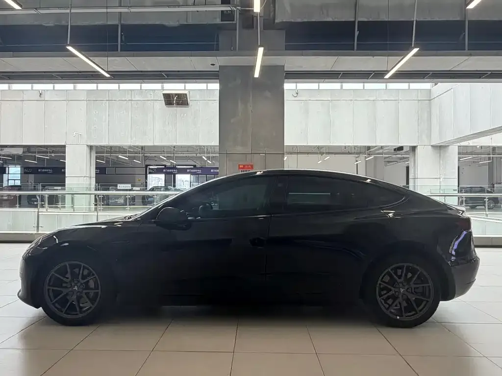 Tesla Model 3 — фото 4