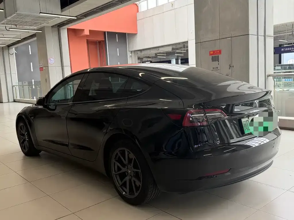Tesla Model 3 — фото 3