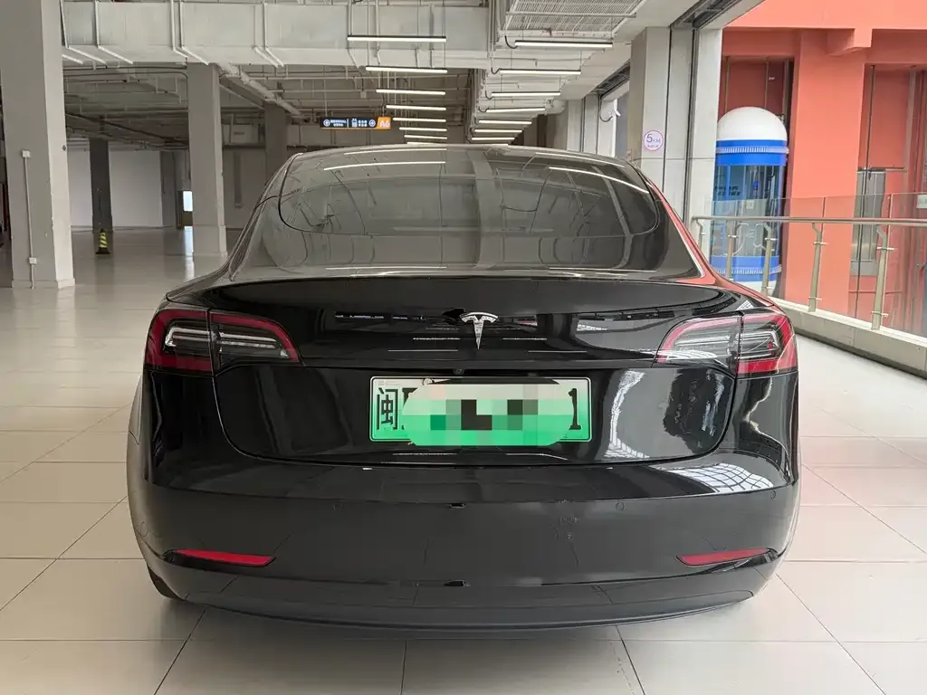Tesla Model 3 — фото 6